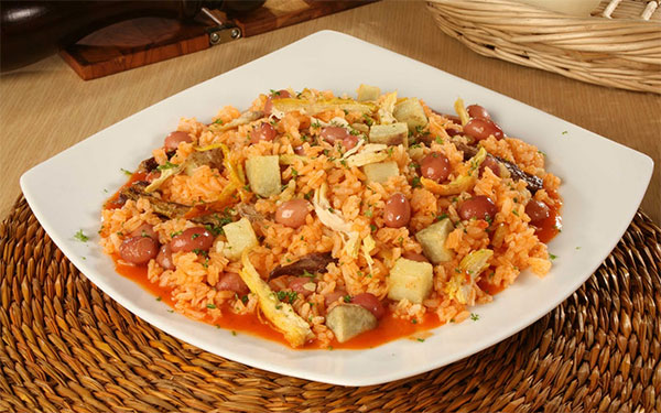 Imagen promocional de La Brasa Roja del arroz calentado con huevo