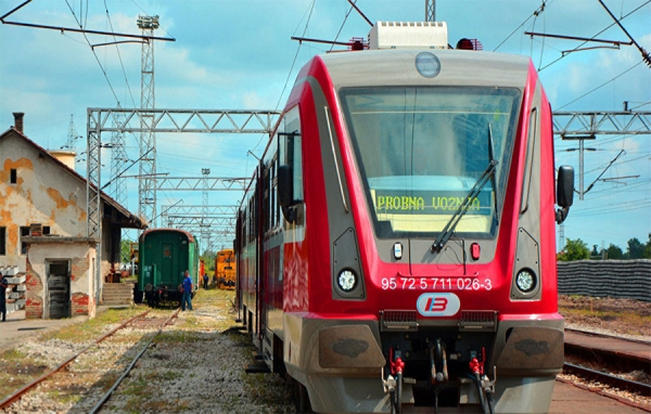 Serbia y Rusia sellan contrato de reconstrucci&oacute;n ferroviaria