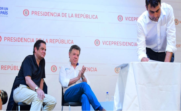 Gobierno firma contrato para construcci&oacute;n de autopista que conecta con Urab&aacute;