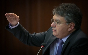 MinHacienda dice que la globalizaci&oacute;n debe ser mejor para todos