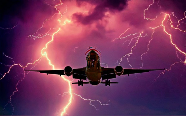 Industria a&eacute;rea seguir&aacute; bajo la tormenta y vienen quiebras: Easyfly