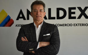 Fletes han bajado de precio, pero intimidan servicios navales y guerra: Analdex