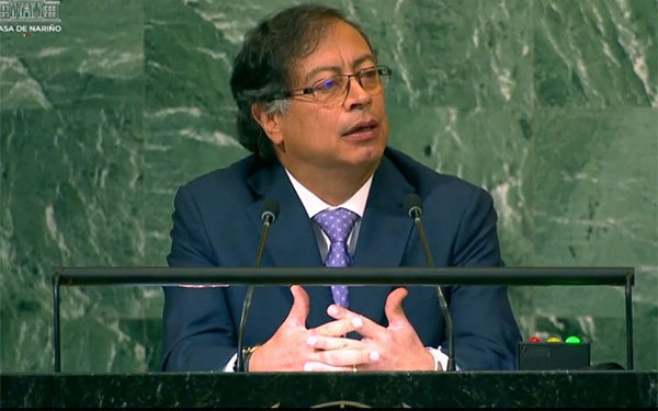 Petro conden&oacute; conflictos mientras "la selva se quema"