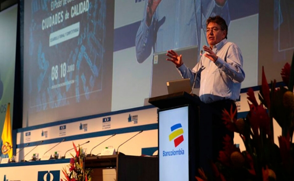 &ldquo;Constructores los invito a construir la paz de Colombia&rdquo;: MinHacienda