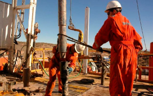 Crudo en demanda mundial de energ&iacute;a cay&oacute; por debajo del 30% en 2024