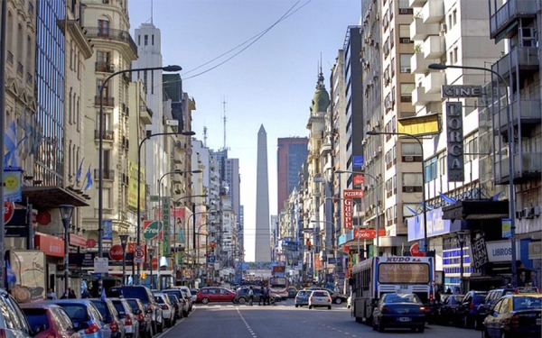 Fitch baja a negativa la calificaci&oacute;n de la deuda soberana argentina