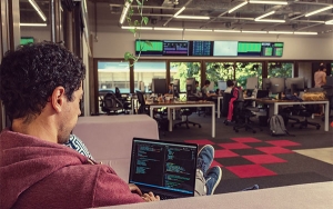 Gigantes analizan rol de Internet en la resiliencia y transformaci&oacute;n digital