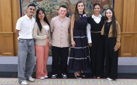 Cinco j&oacute;venes colombianos pobres son recibidos por la Reina de Espa&ntilde;a