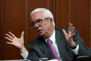 Econom&iacute;a colombiana no est&aacute; peor por los dineros del narcotr&aacute;fico: Robledo