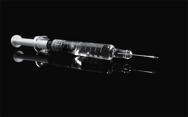 Por iliquidez excluyen vacunas del aseguramiento en salud