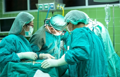 Las opciones de la salud: Punto final a las deudas o punto final al servicio