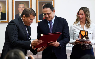 Cenipalma recibe Orden del Congreso de Colombia en el Grado Comendador