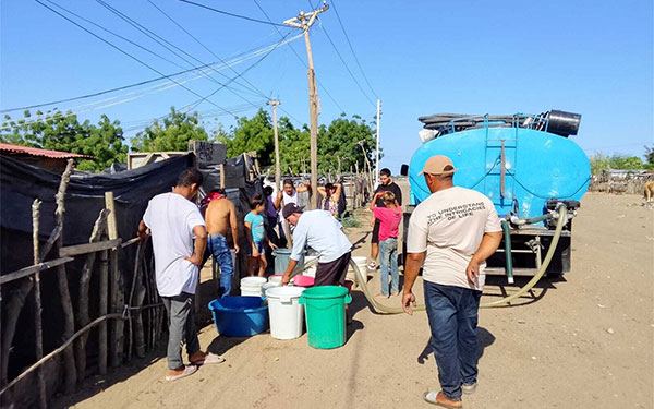 Educaci&oacute;n comunitaria y 50.000 litros de agua llegan a La Pista, Guajira