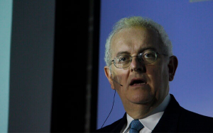 Reforma tributaria tiene buen derrotero, pero es recesiva: Sarmiento