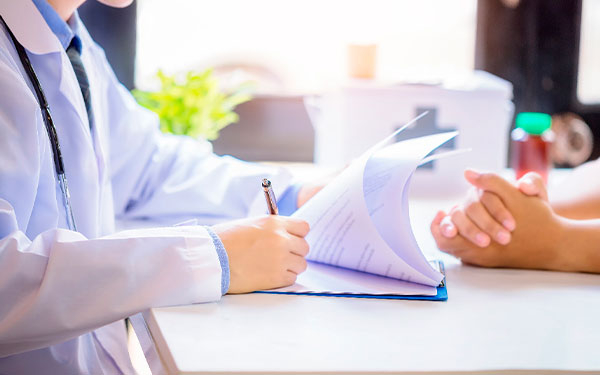 Deuda con cl&iacute;nicas y hospitales contin&uacute;a en UCI: Propuestas indecentes