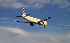 Air France prev&eacute; suprimir un millar de puestos de empleo en 2016