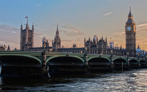 La econom&iacute;a global colapsar&aacute; si Londres deja de lavar dinero