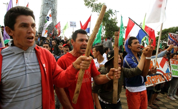 Manifestantes piden en Paraguay derogar Ley de Alianza P&uacute;blico Privada (APP)