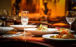 Cadena de restaurantes en Colombia ofrece men&uacute;s gratis a golpe de tuit