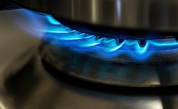 Gobierno ajustar&aacute; precios del gas mientras se desploman los del petroleo