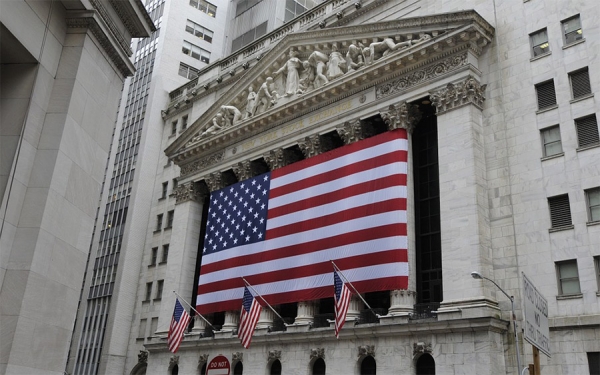Acciones de EEUU se desploman, eliminando ganancias de 2018