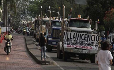 Gobierno colombiano militariza v&iacute;as para enfrentar paro de camioneros