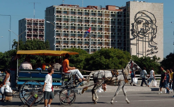 La secci&oacute;n de intereses de Cuba en Washington ya tiene banco, seg&uacute;n EEUU