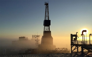 Petr&oacute;leo sube por encima de los US$54 por primera vez desde febrero