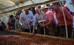 Presidente del Banco Mundial afirma en Colombia que la paz requiere perd&oacute;n