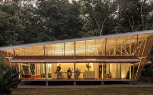 Oliver Sch&uuml;tte, creador de la multi-premiada Casa Sin Huella, llega a Colombia