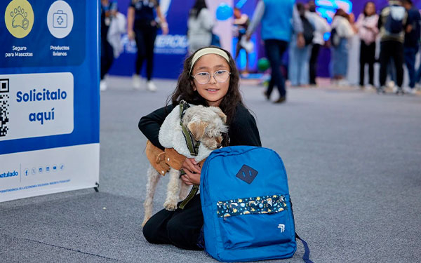Fincomercio hace segunda entrega de m&aacute;s de 600 kits escolares en Bogot&aacute;